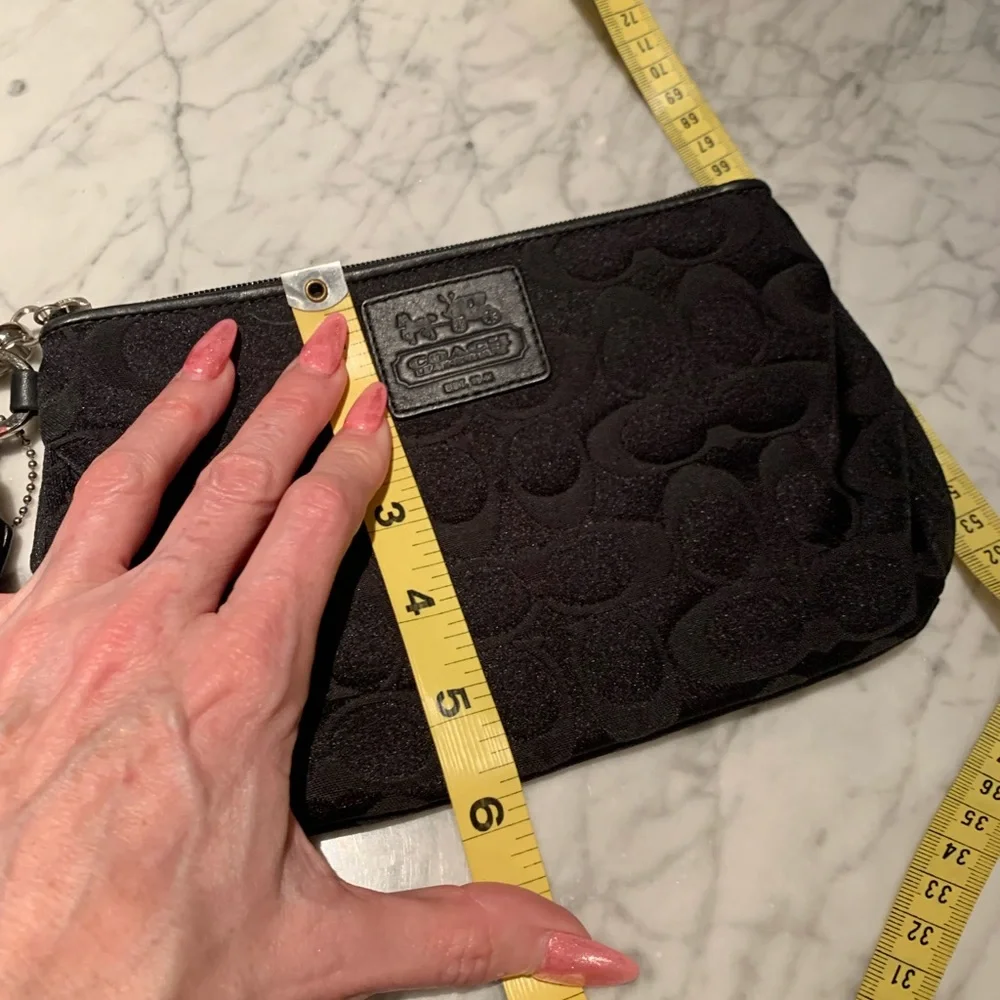 🩷COACH WRISTLET🌺GREAT CONDITION!!! - Picture 9 of 10